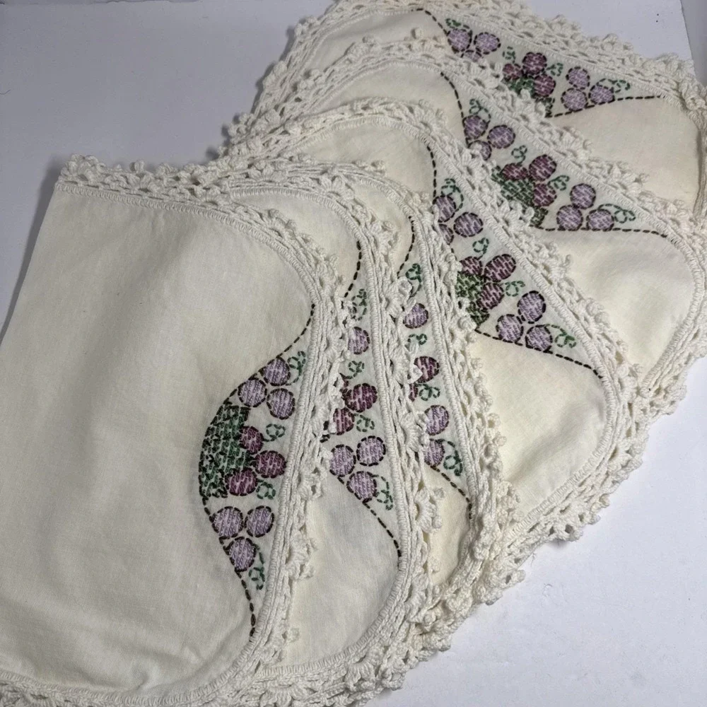 Vintage‎ Hand Embroidered Grape Linen Placemats Crochet Lace Trim Set of 4 White